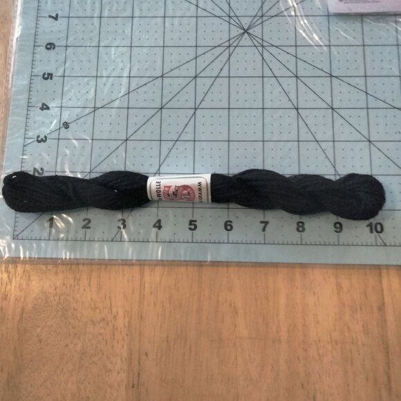 Singer Rya Wolle Black Yarn Thread 10g Tapestry Crafting Projects - Picture 3 of 3